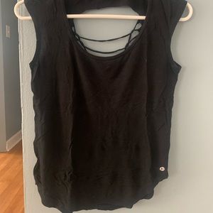 Super cute and comfortable open back workout top by 90degrees. Good condition.